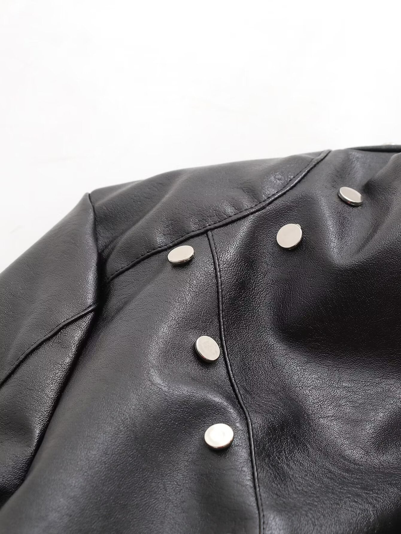 Retro Stand Collar Short Women Jacket Locomotive Handsome Women Decorative Rivets Long Sleeve Faux Leather Jacket