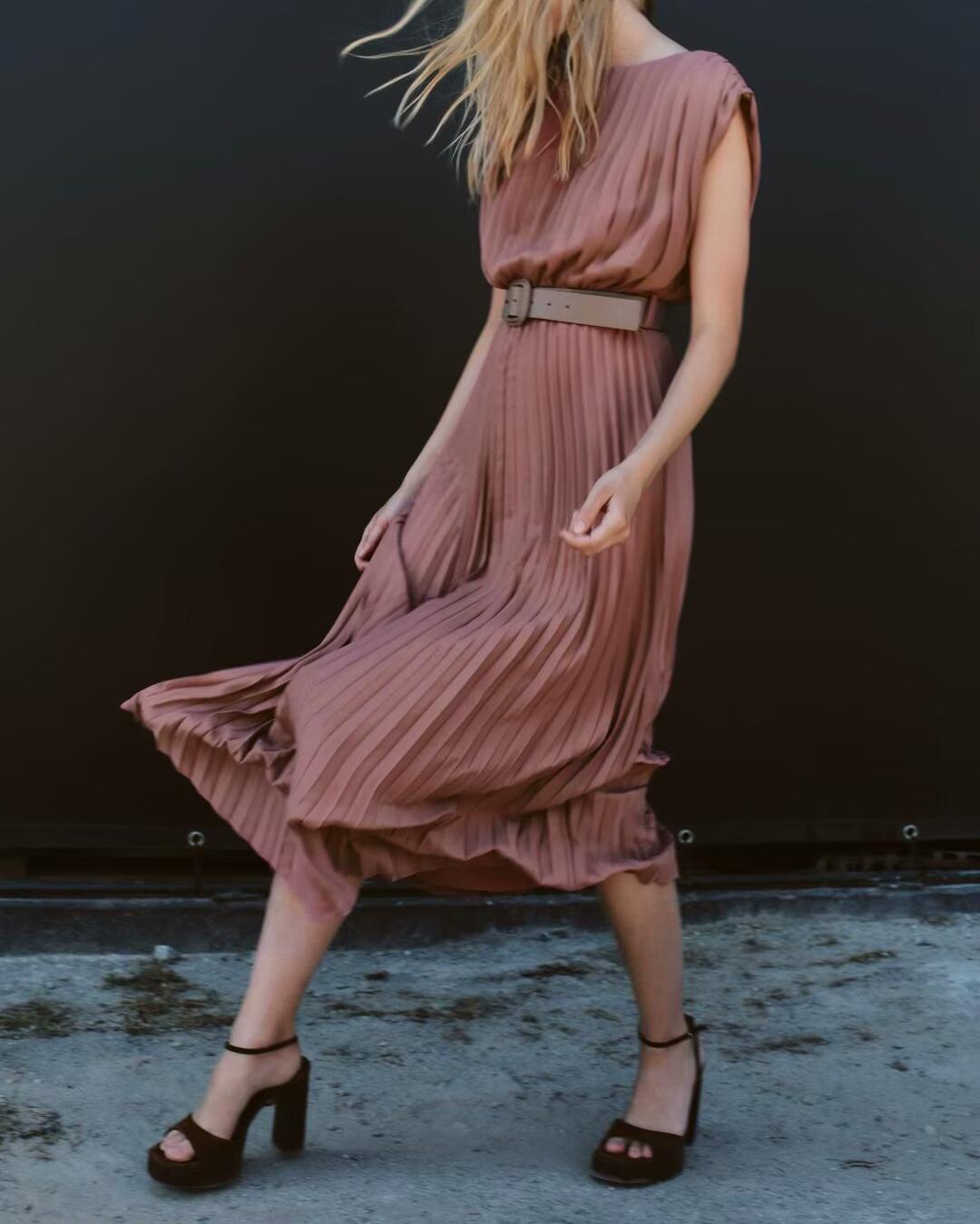 Women Solid Color With Belt Pleated Loose Dress