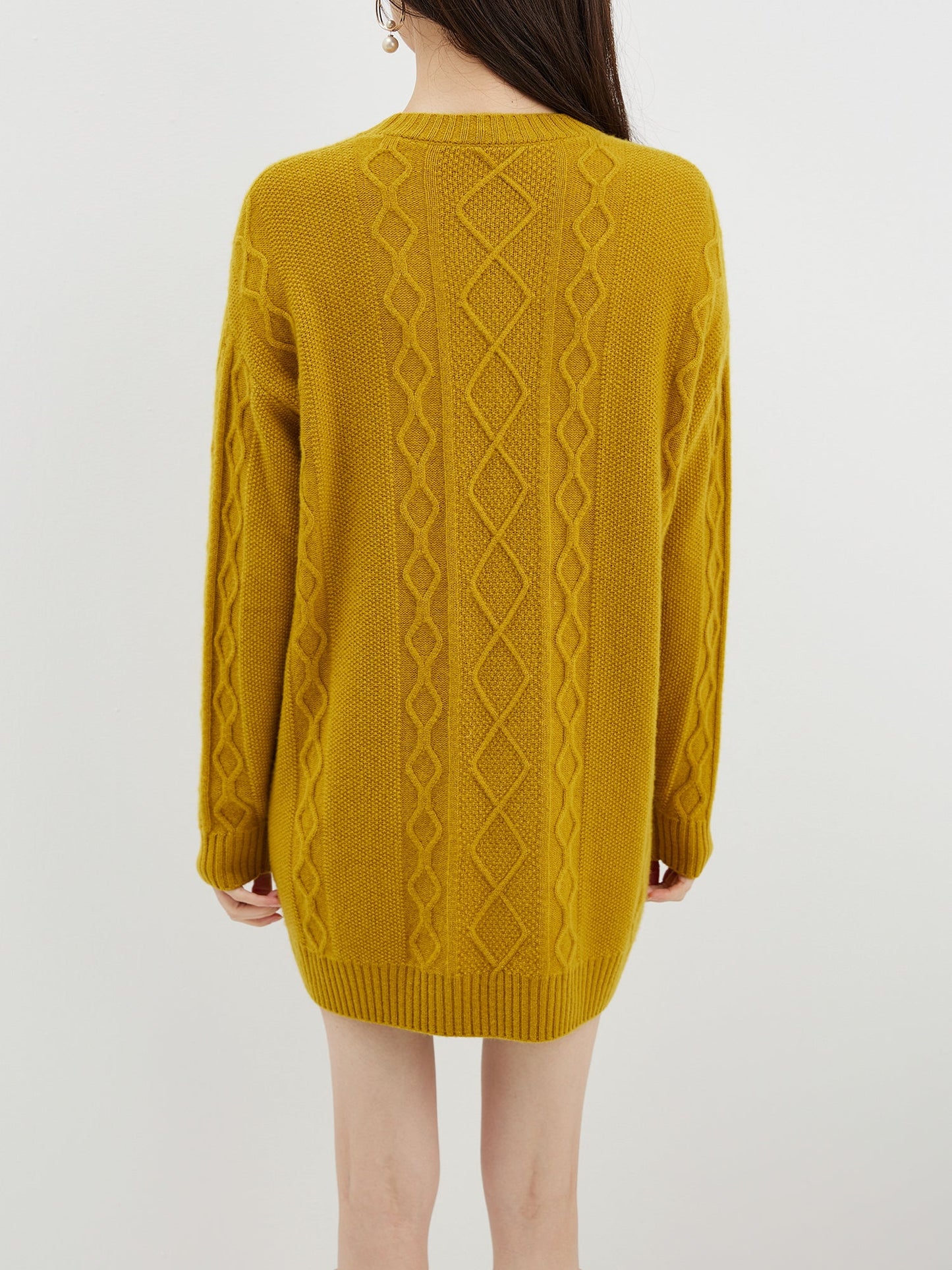 Yvonne Woman Long Sleeve Sweater