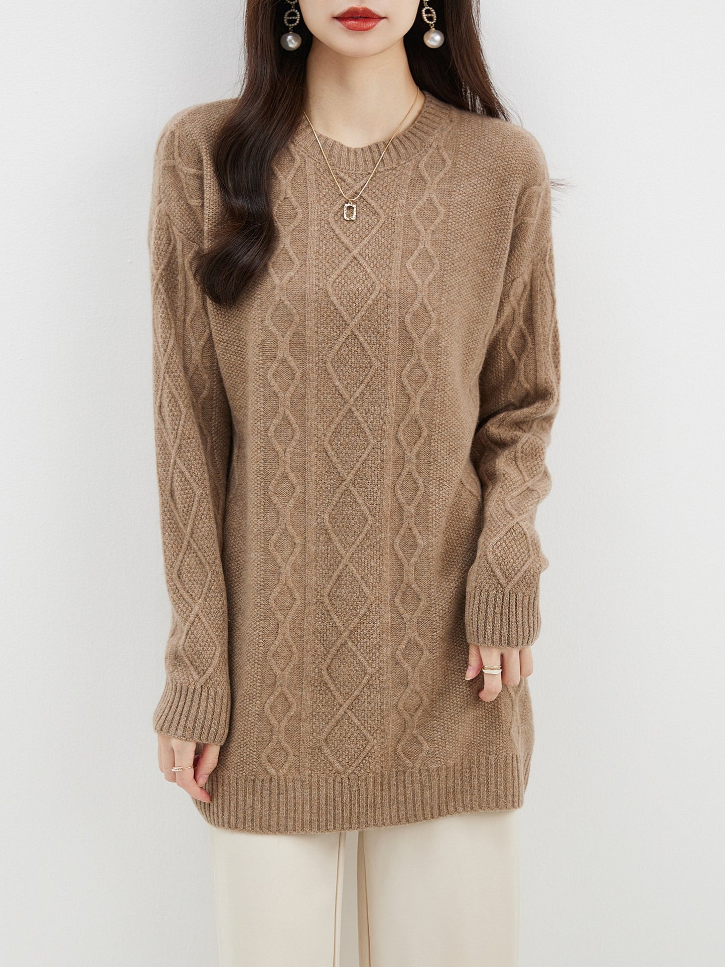 Yvonne Woman Long Sleeve Sweater