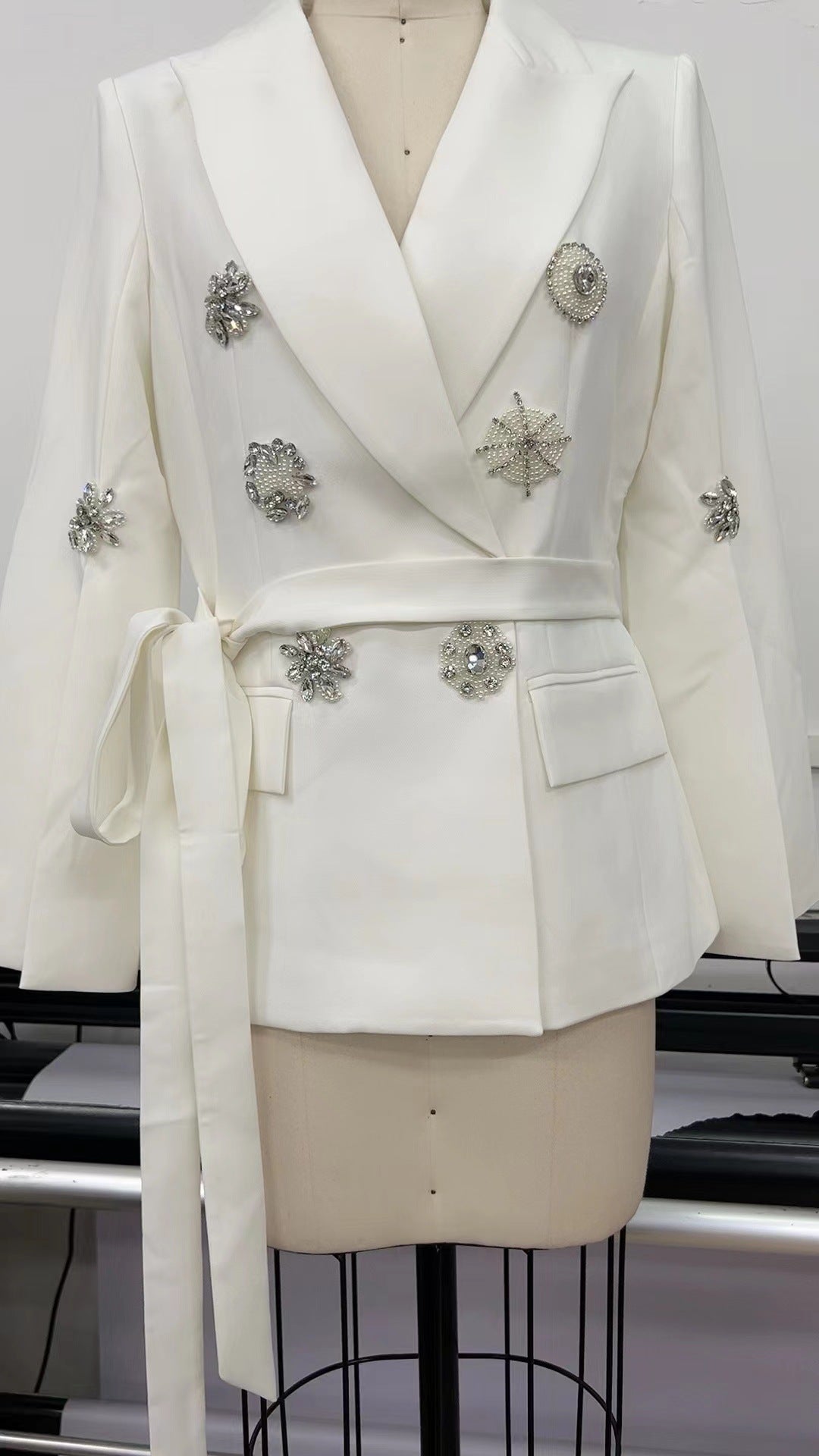 Autumn Winter Formal Wear Long Sleeved Diamond Beaded Decorative Blazer with Belt Elegant Office
