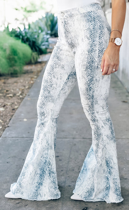 White Casual High Waist Snakeskin Print Flare Pants