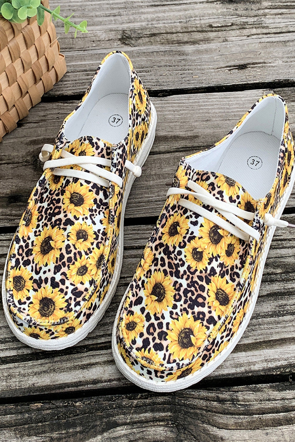 Yellow Sunflower Leopard Print Lace-up Decor Canvas Shoes