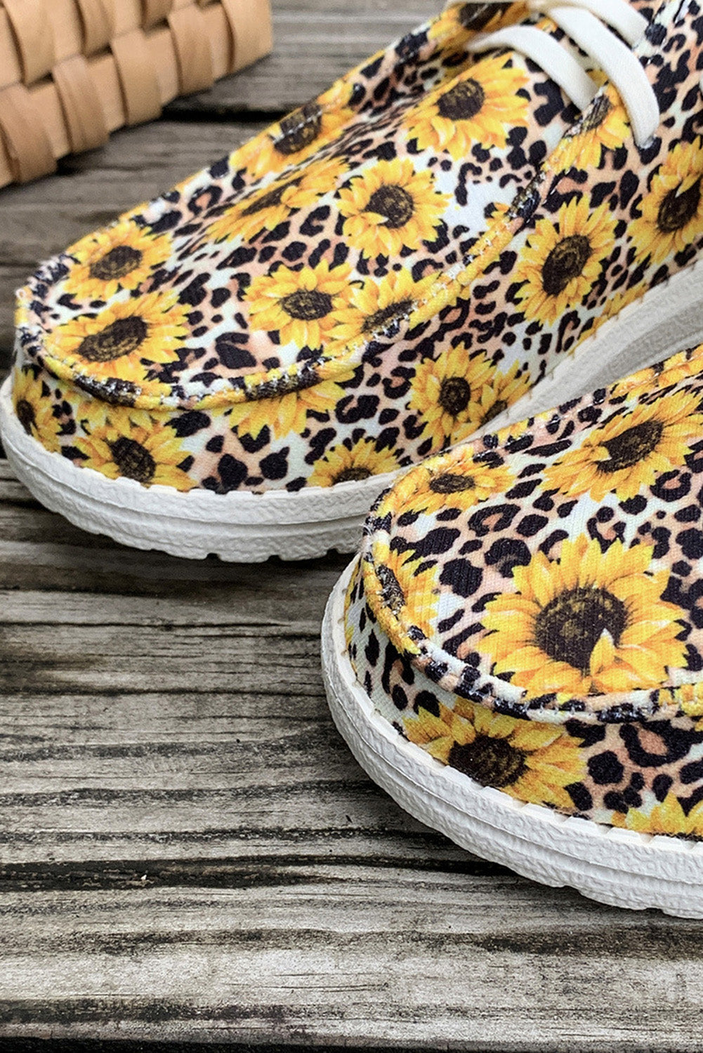 Yellow Sunflower Leopard Print Lace-up Decor Canvas Shoes