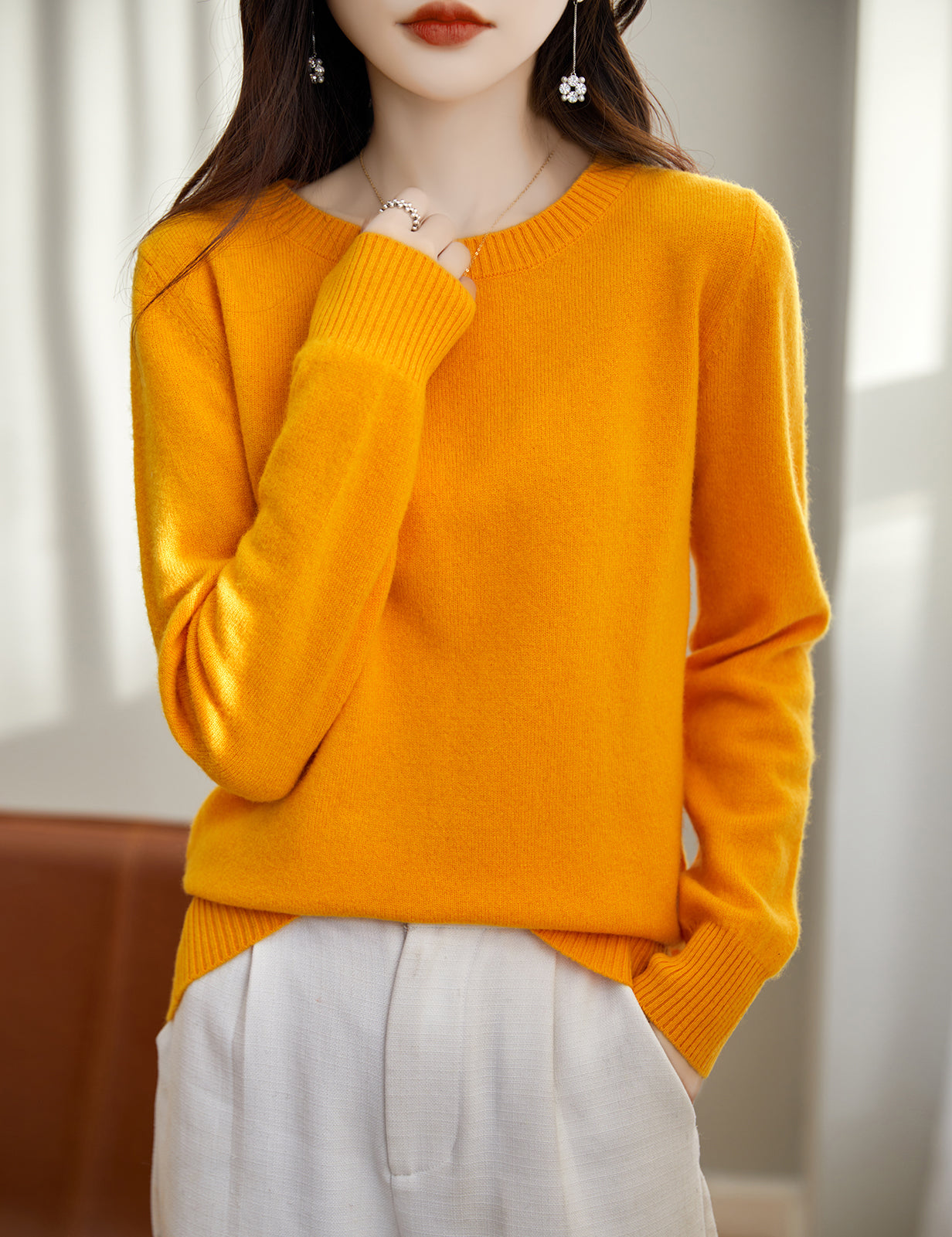 Yvonne Woman O Neck Sweater