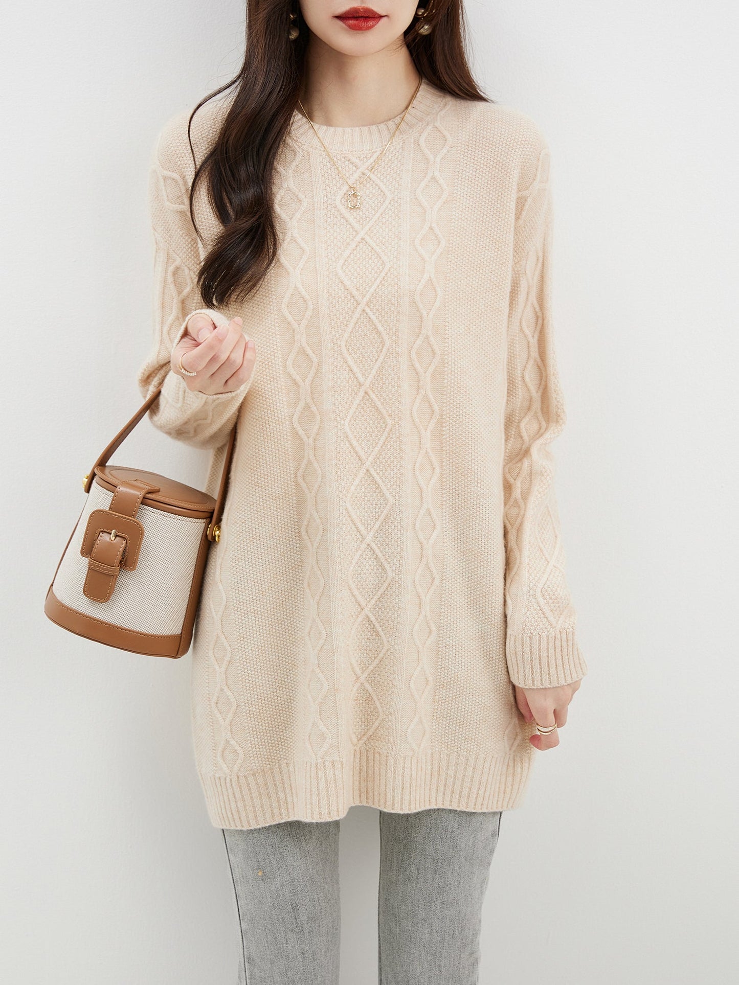 Yvonne Woman Long Sleeve Sweater