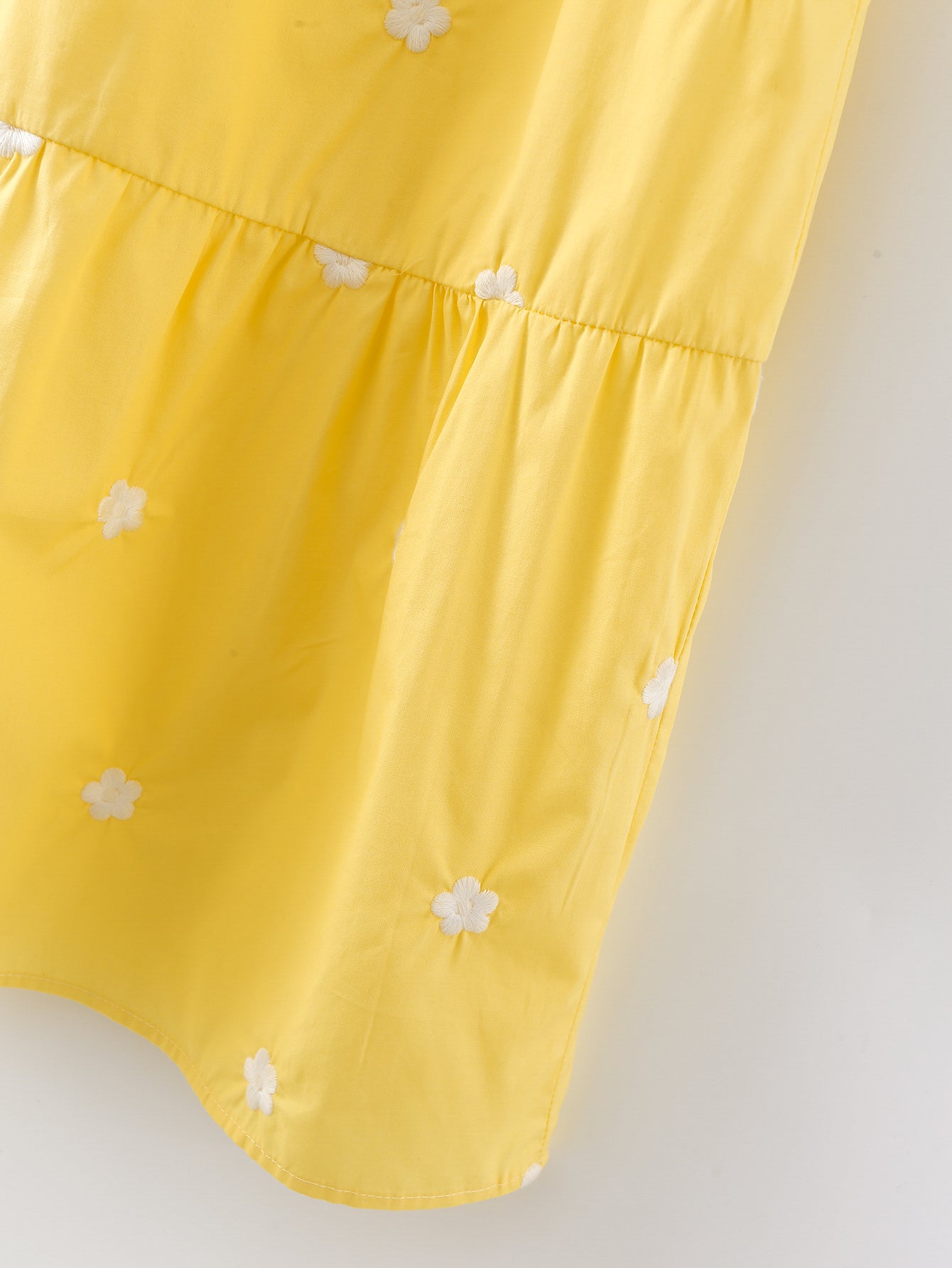 Summer  Fresh Sweet Women Floral Embroidery Pleating Design off-Shoulder Strap Dress