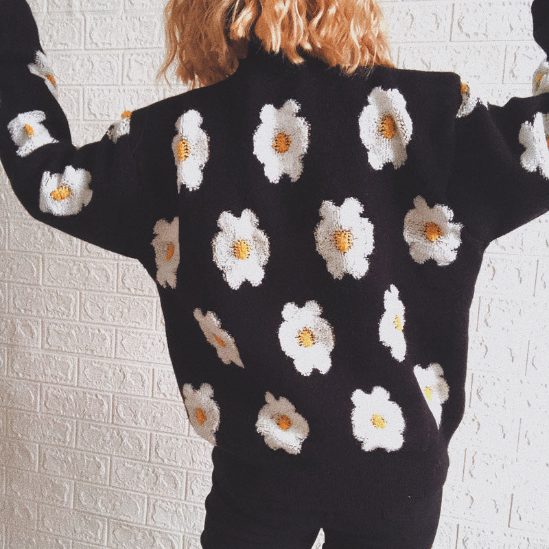 Autumn Winter Casual Little Daisy Embroidered Black White Contrast Color round Neck Long Sleeved Pullover