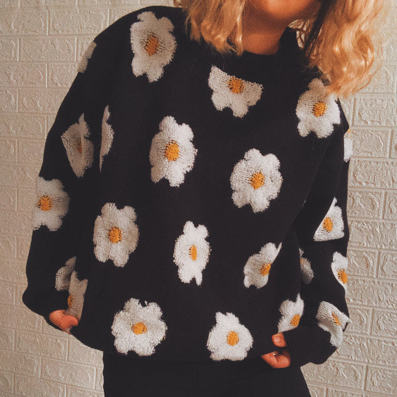 Autumn Winter Casual Little Daisy Embroidered Black White Contrast Color round Neck Long Sleeved Pullover