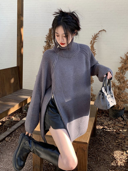 Women's turtleneck sweater with side zipper design